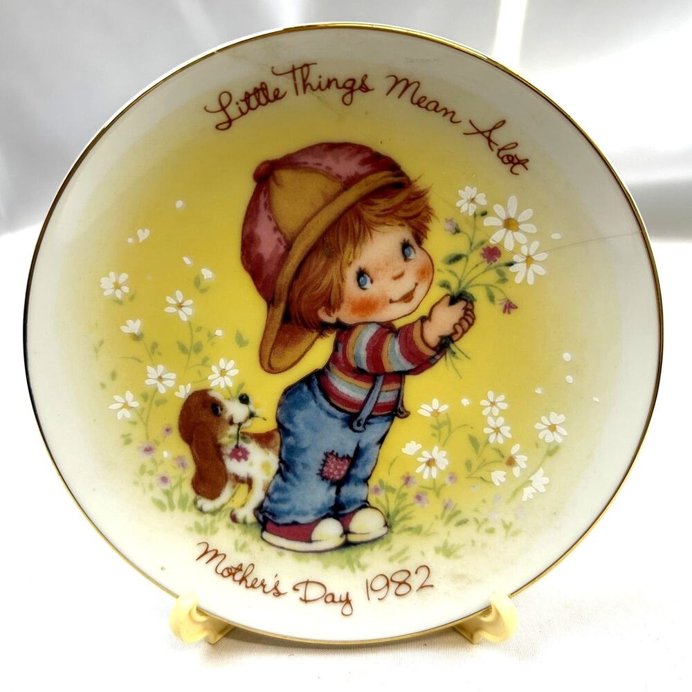SKU 2154 Vintage 1982 Avon Mother's Day Plate "Little Things" Bezel  5" Japan